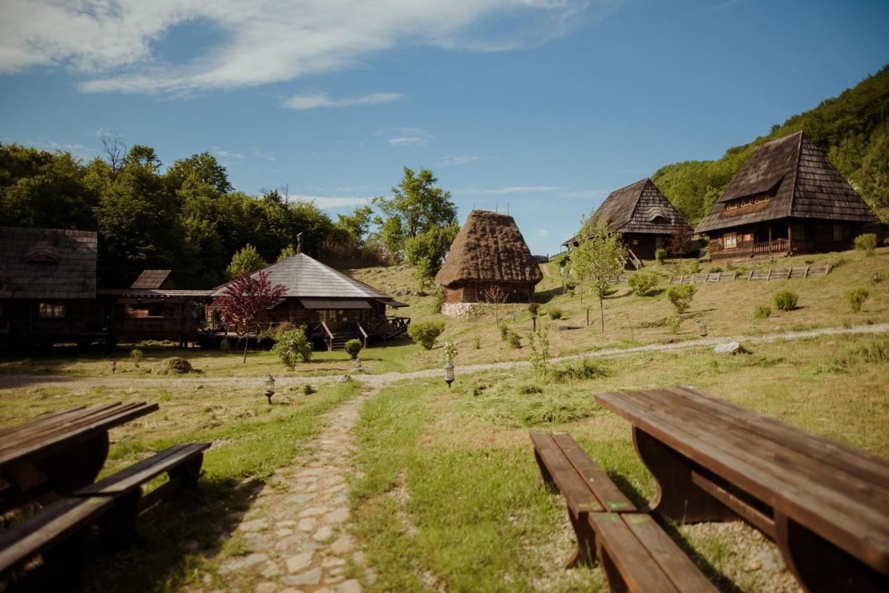 Raven'S Nest - The Hidden Village, Transylvania - Romania Sub Piatra Exterior photo