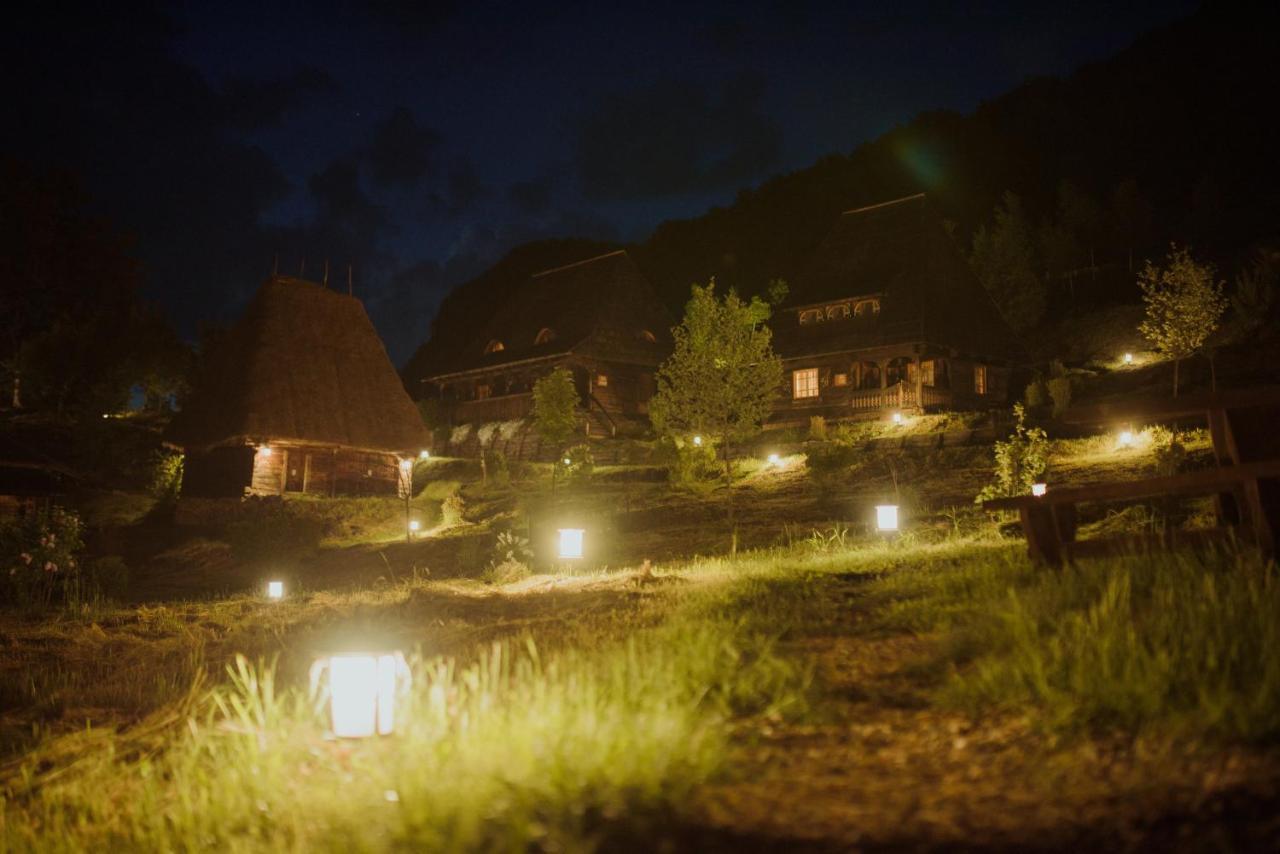 Raven'S Nest - The Hidden Village, Transylvania - Romania Sub Piatra Exterior photo