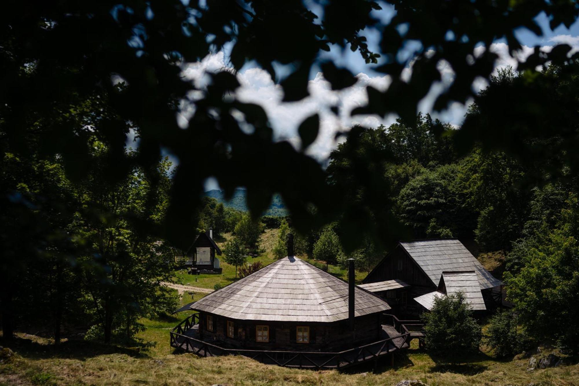 Raven'S Nest - The Hidden Village, Transylvania - Romania Sub Piatra Exterior photo